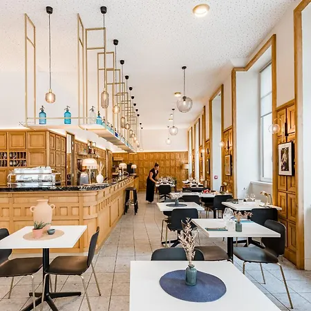 Globe Et Cecil Hotel