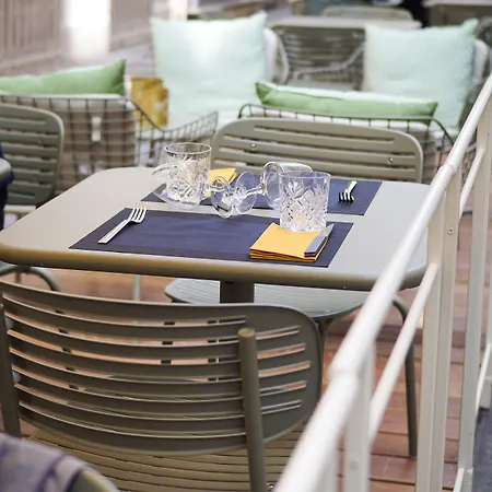 Hotel Globe Et Cecil 4*